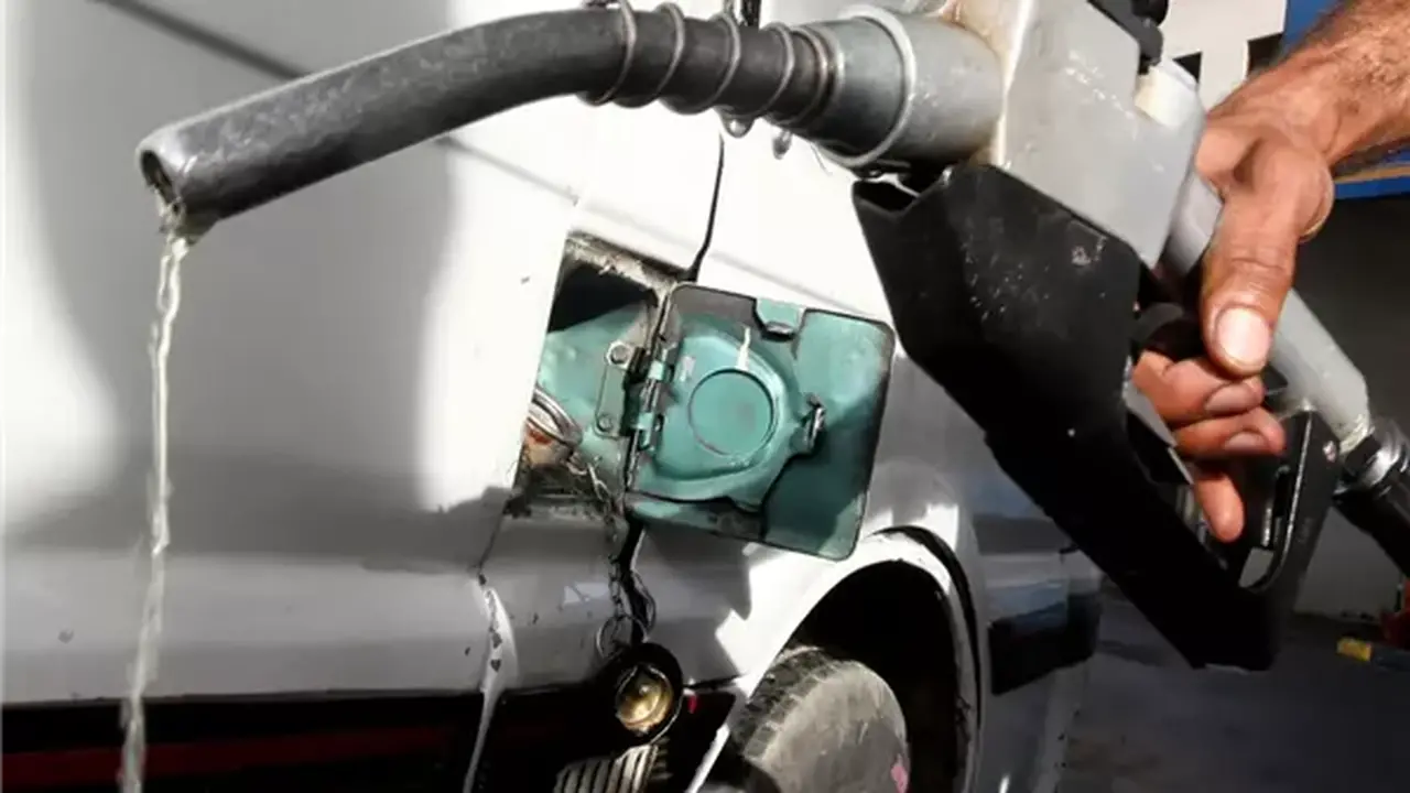 ارتفاع أسعار البنزين والسولار في مصر بقيمة 3 جنيهات للتر الواحد